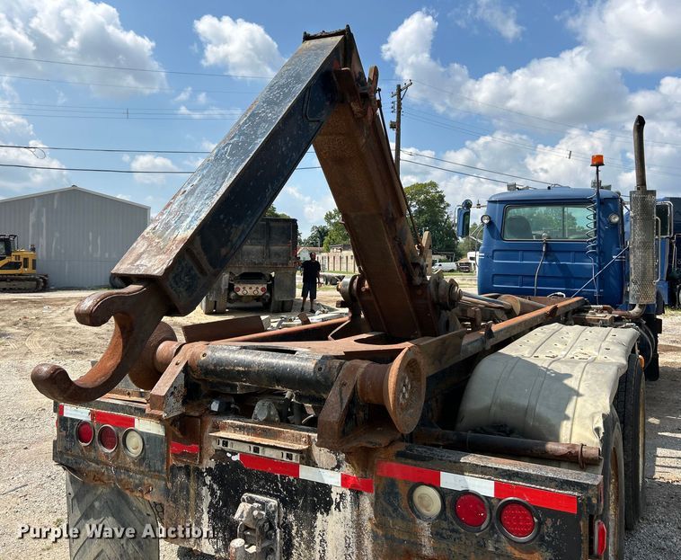 image for item EK3097 1994 Mack RD hook lift truck