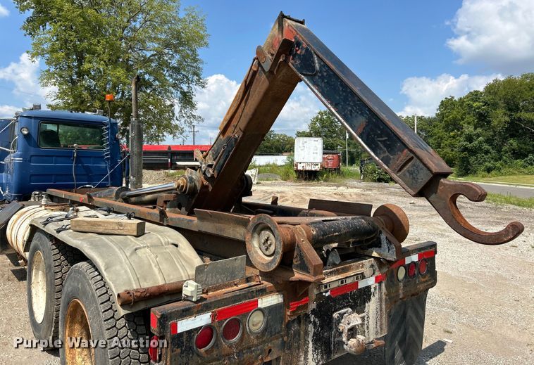 image for item EK3097 1994 Mack RD hook lift truck