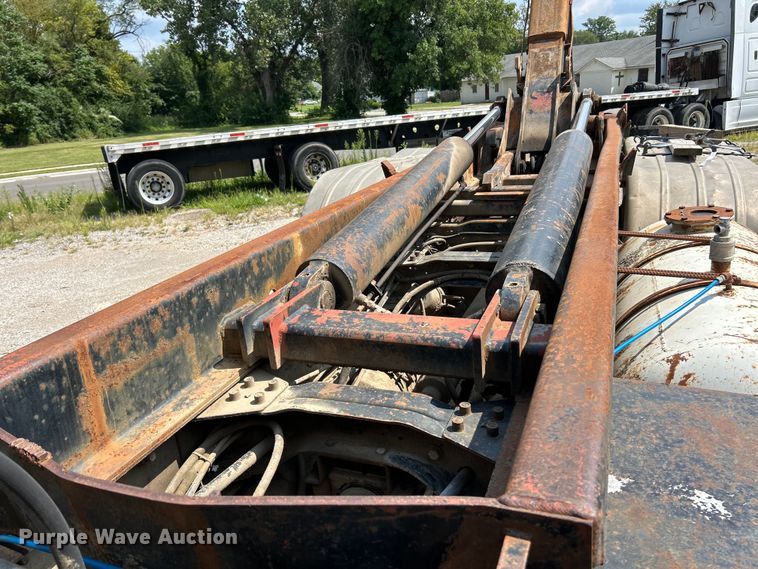 image for item EK3097 1994 Mack RD hook lift truck