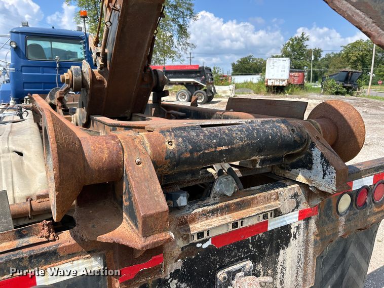 image for item EK3097 1994 Mack RD hook lift truck