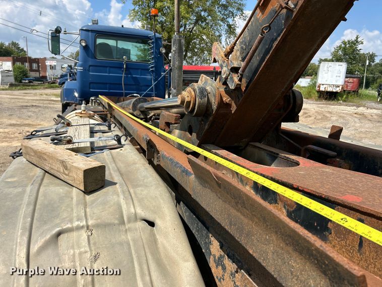 image for item EK3097 1994 Mack RD hook lift truck