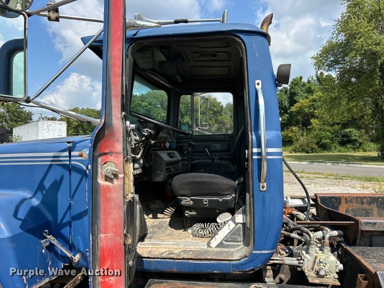 image for item EK3097 1994 Mack RD hook lift truck