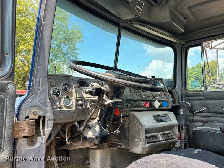 image for item EK3097 1994 Mack RD hook lift truck