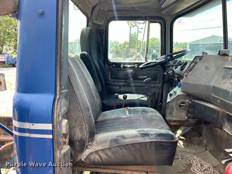 image for item EK3097 1994 Mack RD hook lift truck