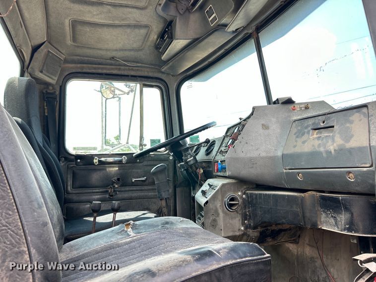 image for item EK3097 1994 Mack RD hook lift truck