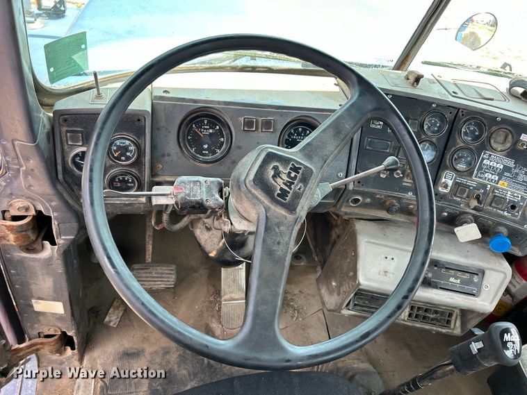 image for item EK3097 1994 Mack RD hook lift truck