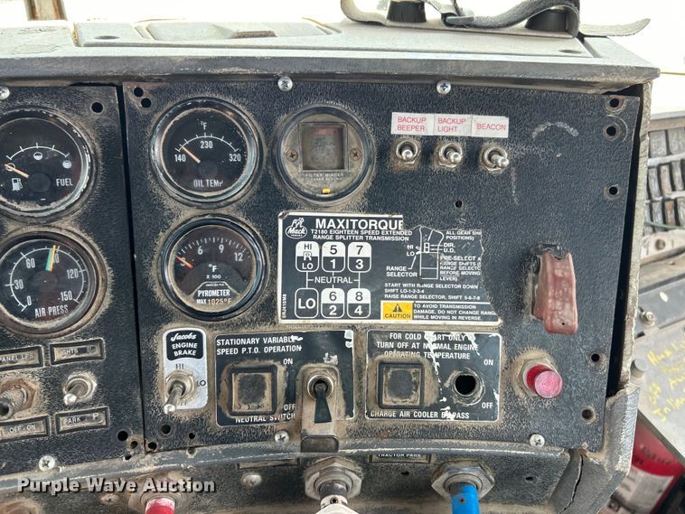 image for item EK3097 1994 Mack RD hook lift truck