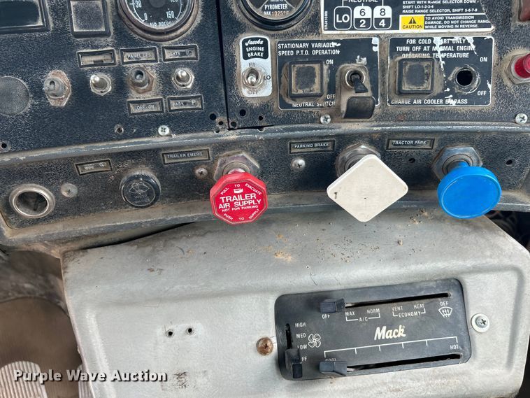 image for item EK3097 1994 Mack RD hook lift truck