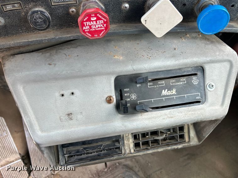 image for item EK3097 1994 Mack RD hook lift truck