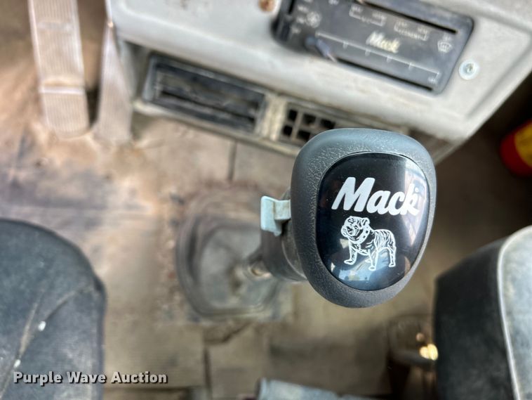 image for item EK3097 1994 Mack RD hook lift truck