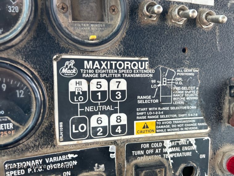 image for item EK3097 1994 Mack RD hook lift truck