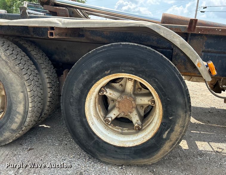 image for item EK3097 1994 Mack RD hook lift truck