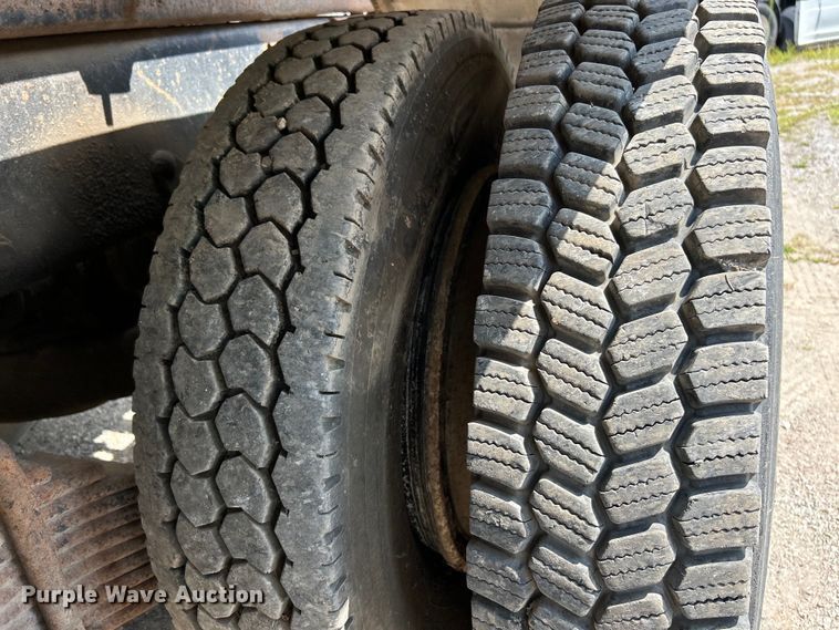 image for item EK3097 1994 Mack RD hook lift truck