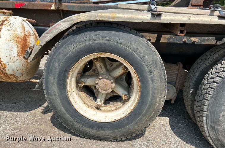 image for item EK3097 1994 Mack RD hook lift truck