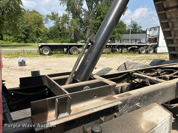 image for item EK3098 1998 Ford LT8501 dump truck