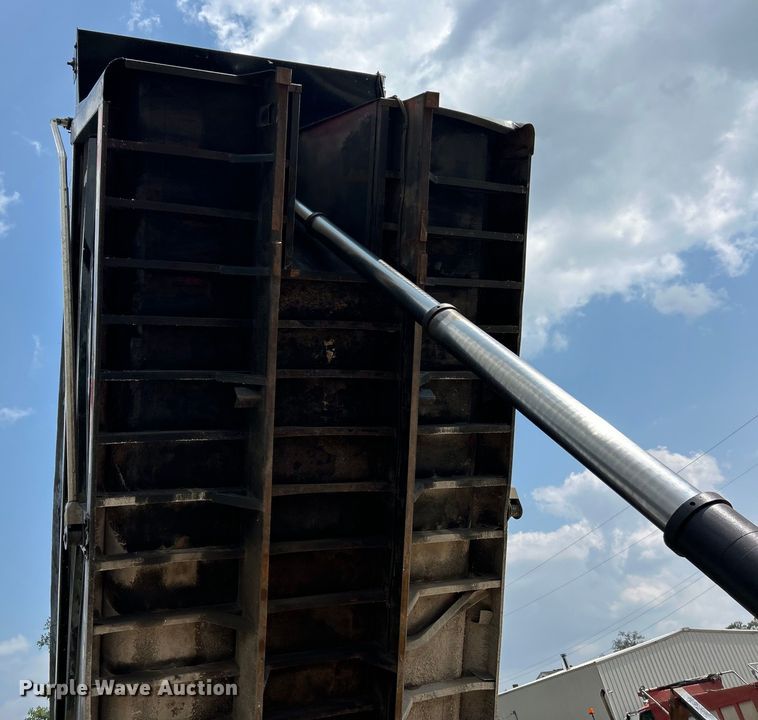 image for item EK3098 1998 Ford LT8501 dump truck