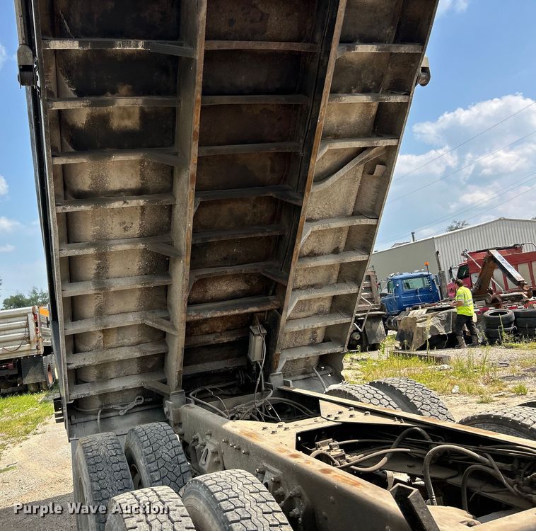 image for item EK3098 1998 Ford LT8501 dump truck