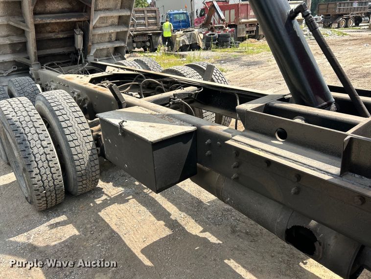 image for item EK3098 1998 Ford LT8501 dump truck