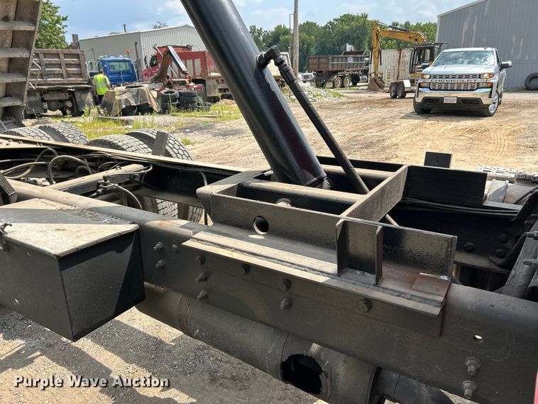 image for item EK3098 1998 Ford LT8501 dump truck