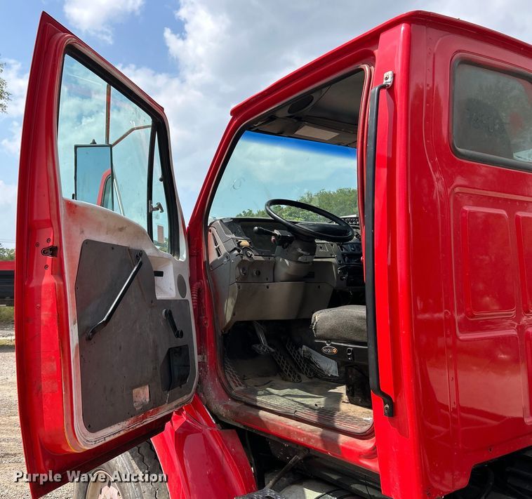 image for item EK3098 1998 Ford LT8501 dump truck