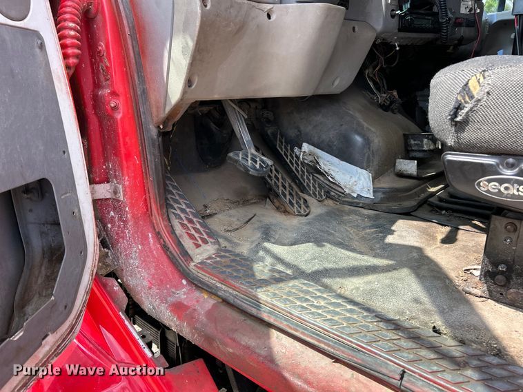 image for item EK3098 1998 Ford LT8501 dump truck