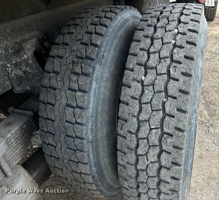 image for item EK3098 1998 Ford LT8501 dump truck