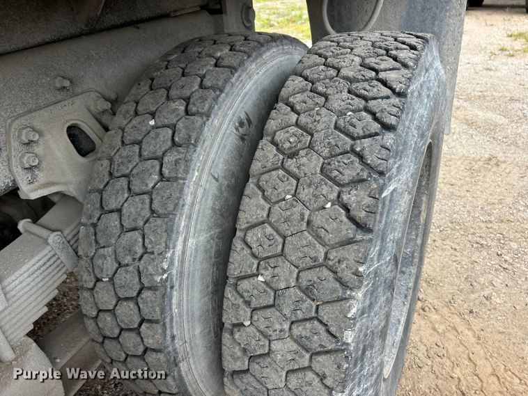 image for item EK3098 1998 Ford LT8501 dump truck