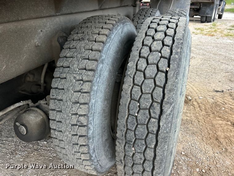 image for item EK3098 1998 Ford LT8501 dump truck