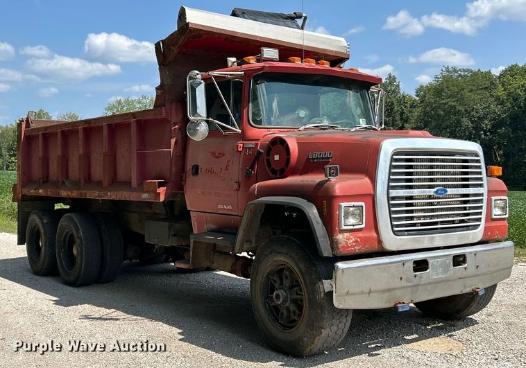 image for item EK3215 1994 Ford L8000 dump truck