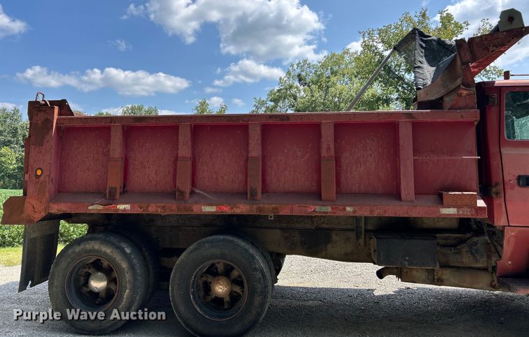 image for item EK3215 1994 Ford L8000 dump truck