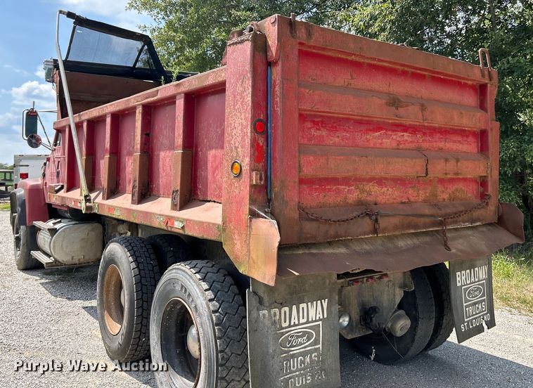 image for item EK3215 1994 Ford L8000 dump truck