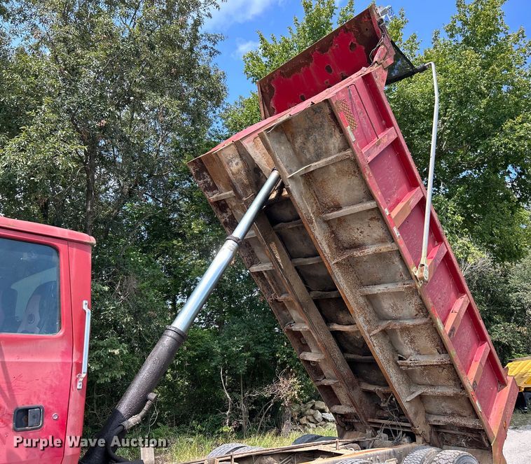 image for item EK3215 1994 Ford L8000 dump truck
