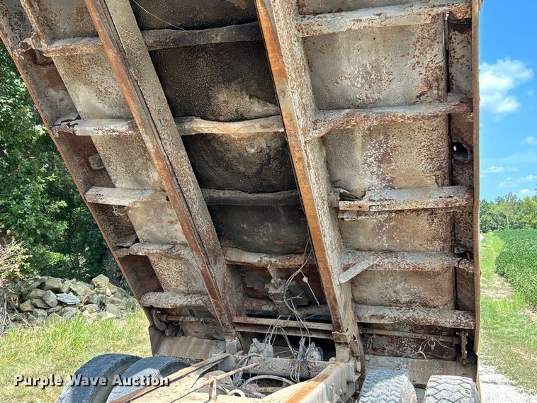 image for item EK3215 1994 Ford L8000 dump truck