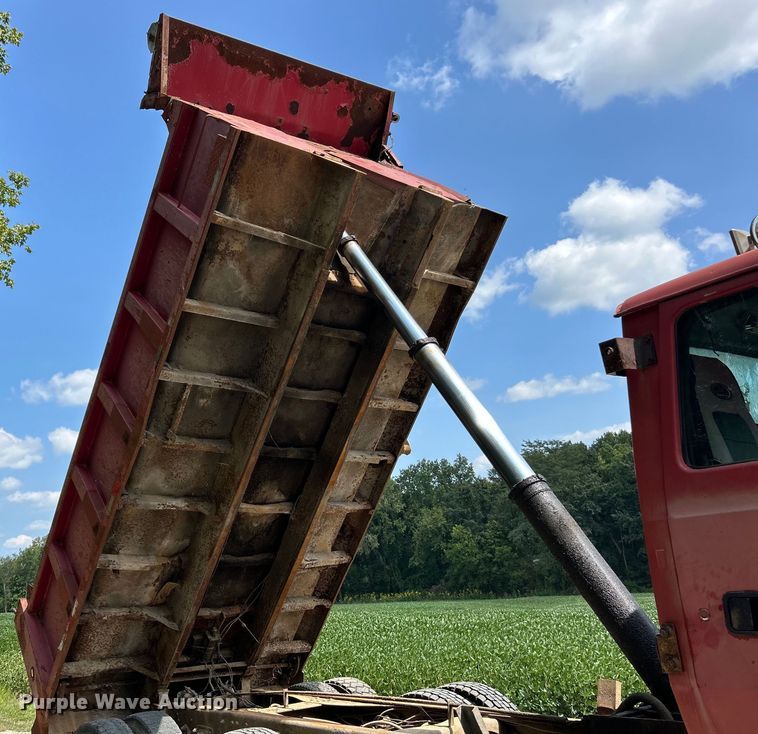 image for item EK3215 1994 Ford L8000 dump truck