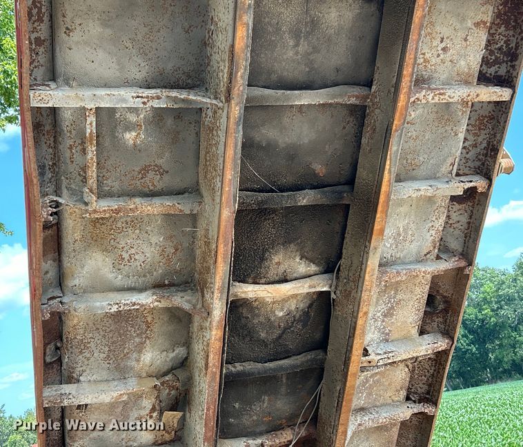 image for item EK3215 1994 Ford L8000 dump truck