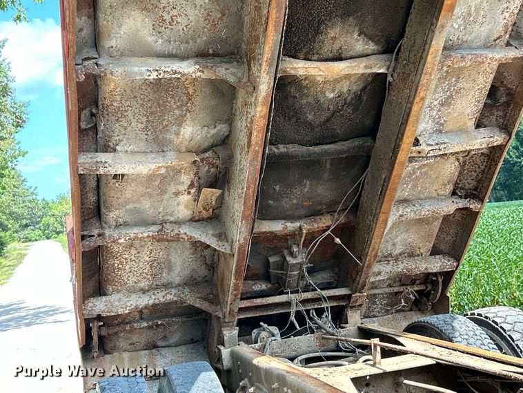 image for item EK3215 1994 Ford L8000 dump truck