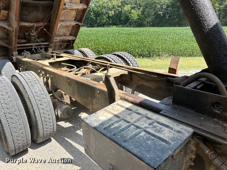 image for item EK3215 1994 Ford L8000 dump truck