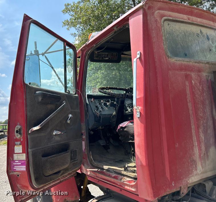 image for item EK3215 1994 Ford L8000 dump truck