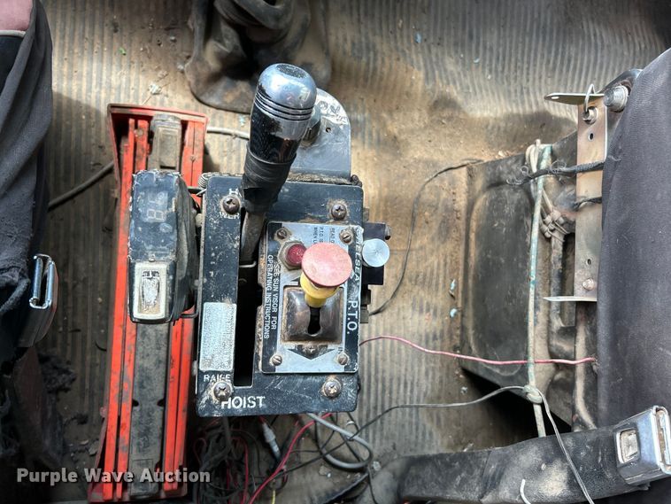 image for item EK3215 1994 Ford L8000 dump truck