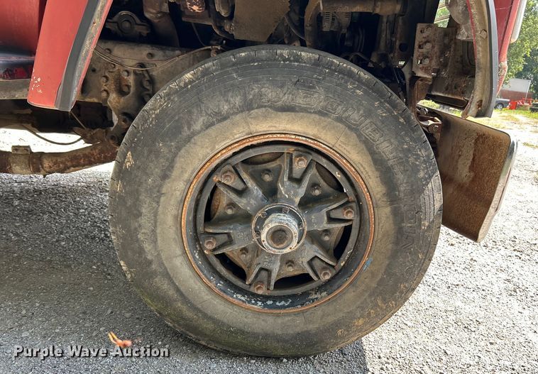 image for item EK3215 1994 Ford L8000 dump truck