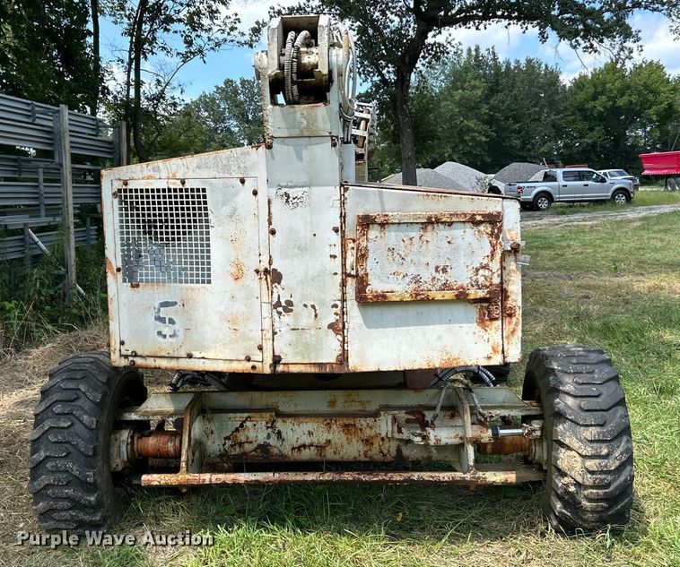 image for item EK3216 Marklift 40 4X4 boom lift