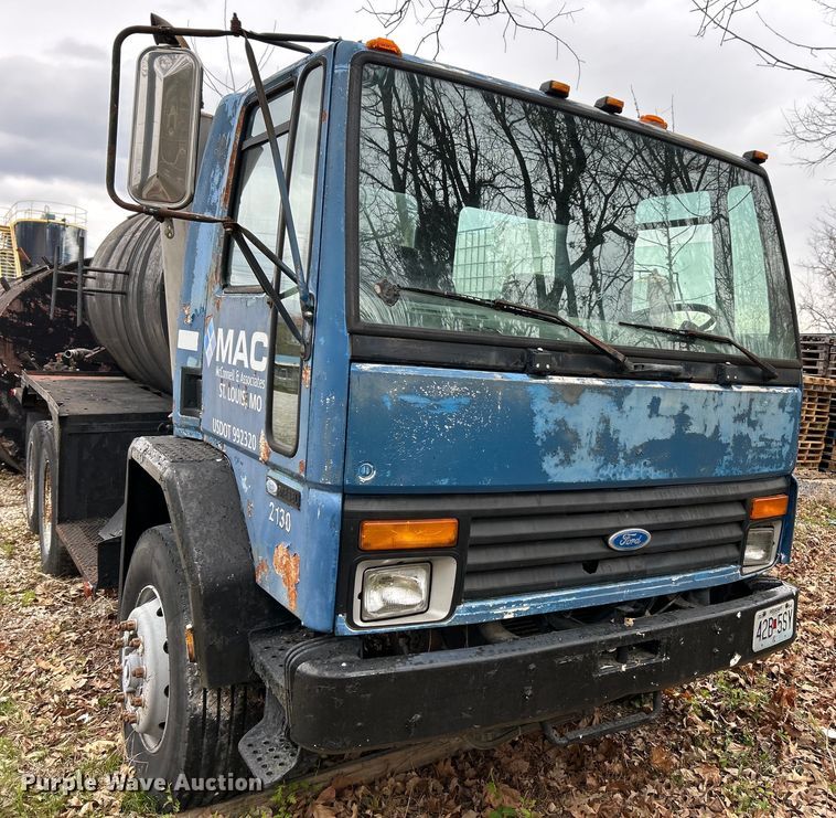 image for item EK4390 1992 Ford CF8000 seal coat truck