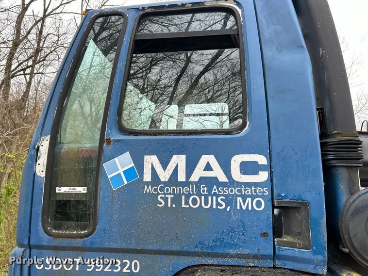 image for item EK4390 1992 Ford CF8000 seal coat truck