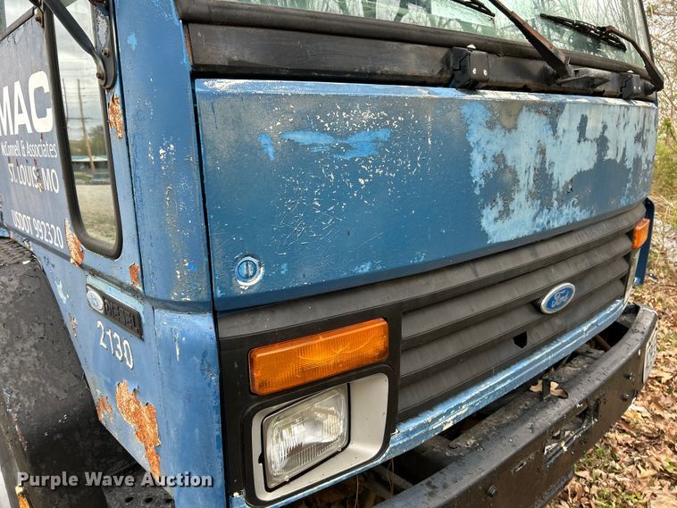 image for item EK4390 1992 Ford CF8000 seal coat truck