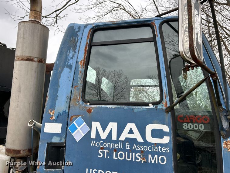 image for item EK4390 1992 Ford CF8000 seal coat truck