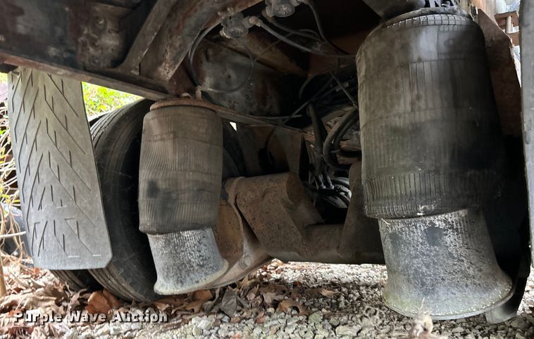 image for item EK4390 1992 Ford CF8000 seal coat truck