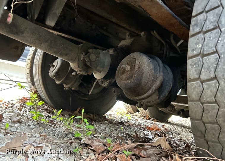 image for item EK4390 1992 Ford CF8000 seal coat truck