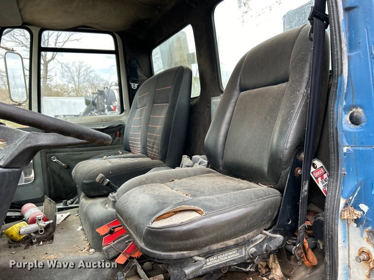 image for item EK4390 1992 Ford CF8000 seal coat truck