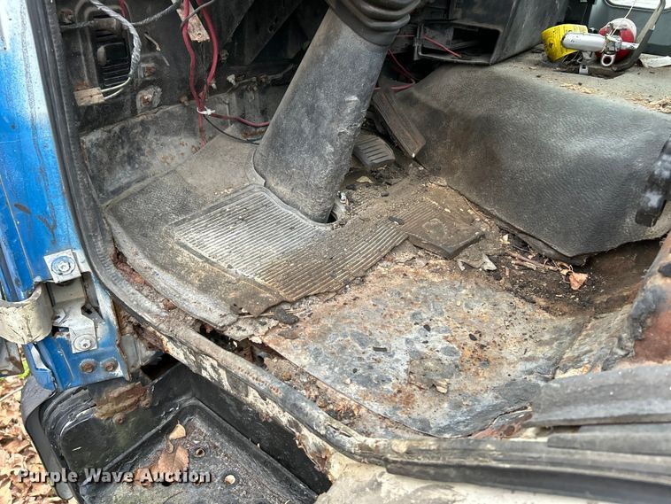 image for item EK4390 1992 Ford CF8000 seal coat truck