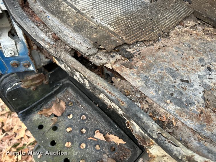 image for item EK4390 1992 Ford CF8000 seal coat truck